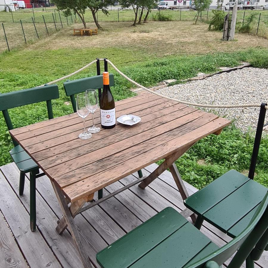 Tiny House Villa Neusiedl an der Zaya Buitenkant foto