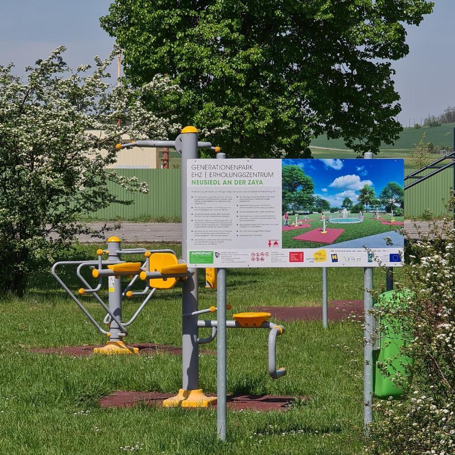 Tiny House Villa Neusiedl an der Zaya Buitenkant foto